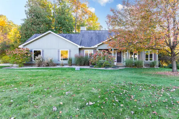 7101 Dark Lake DR, Clarkston, MI 48346