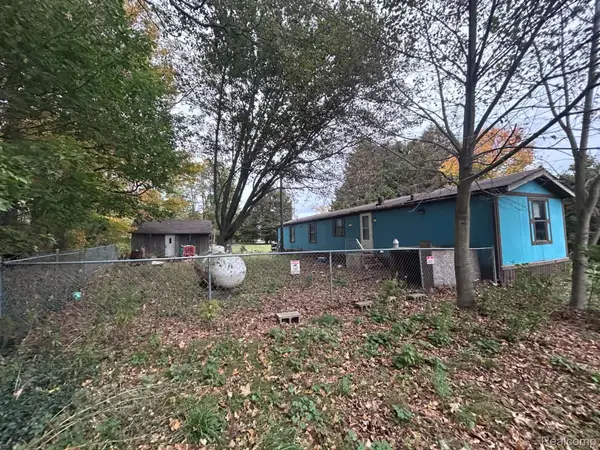 2556 S Lakeshore RD, HarborBeach, MI 48441