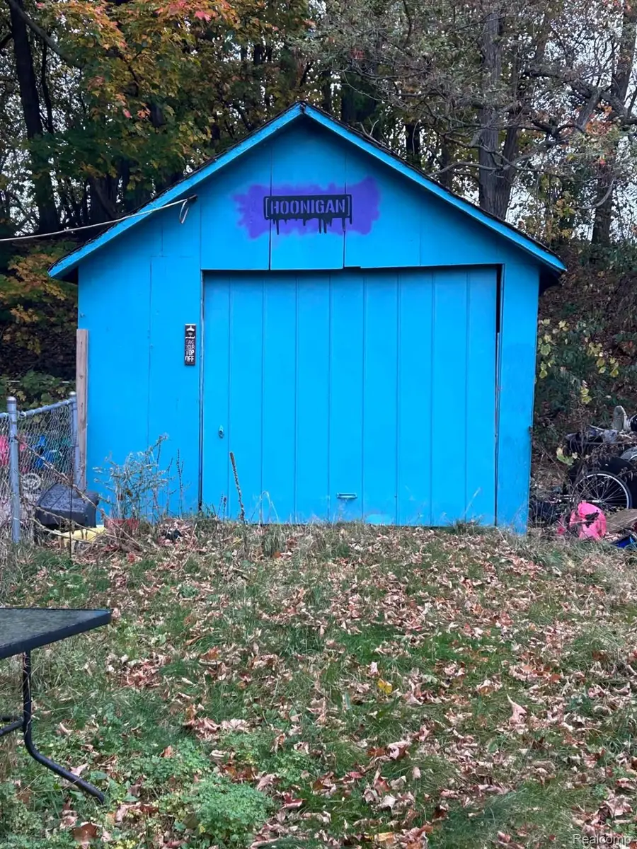 2556 S Lakeshore RD, Sherman, MI 48441 - #2