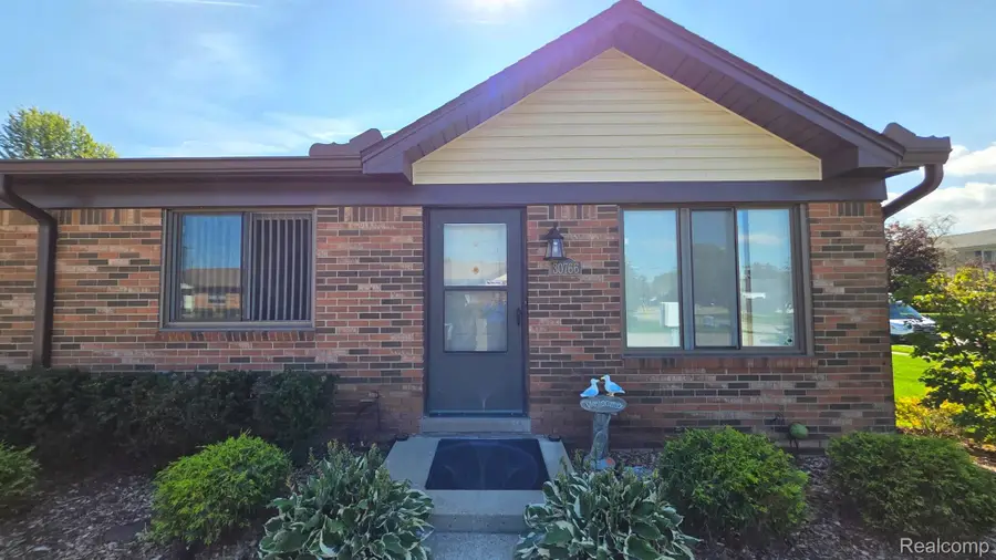 30766 Quinkert ST, Roseville, MI 48066 - #2