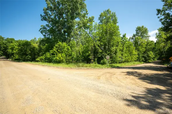 000 Hagerman RD, Leonard, MI 48367