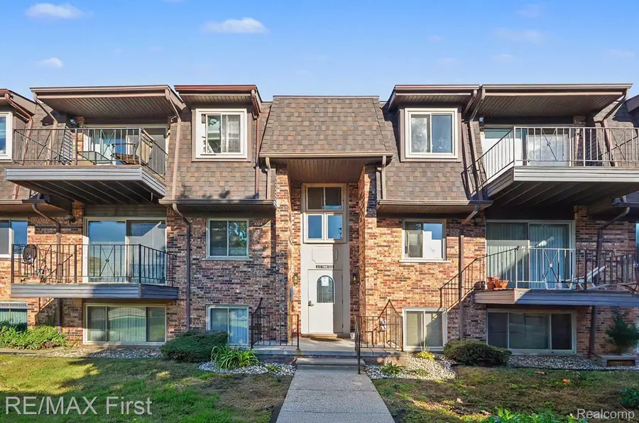 519 Riviera DR, Saint Clair Shores, MI 48080 - #2