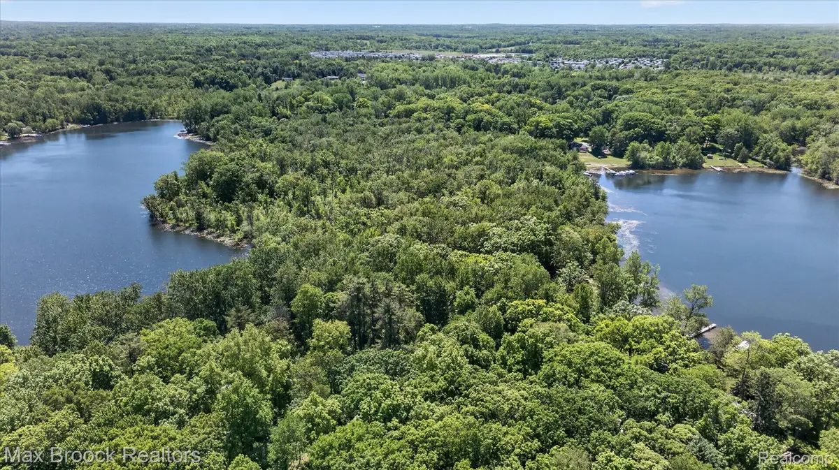 VAC Four Lakes DR, South Lyon, MI 48178 - #1