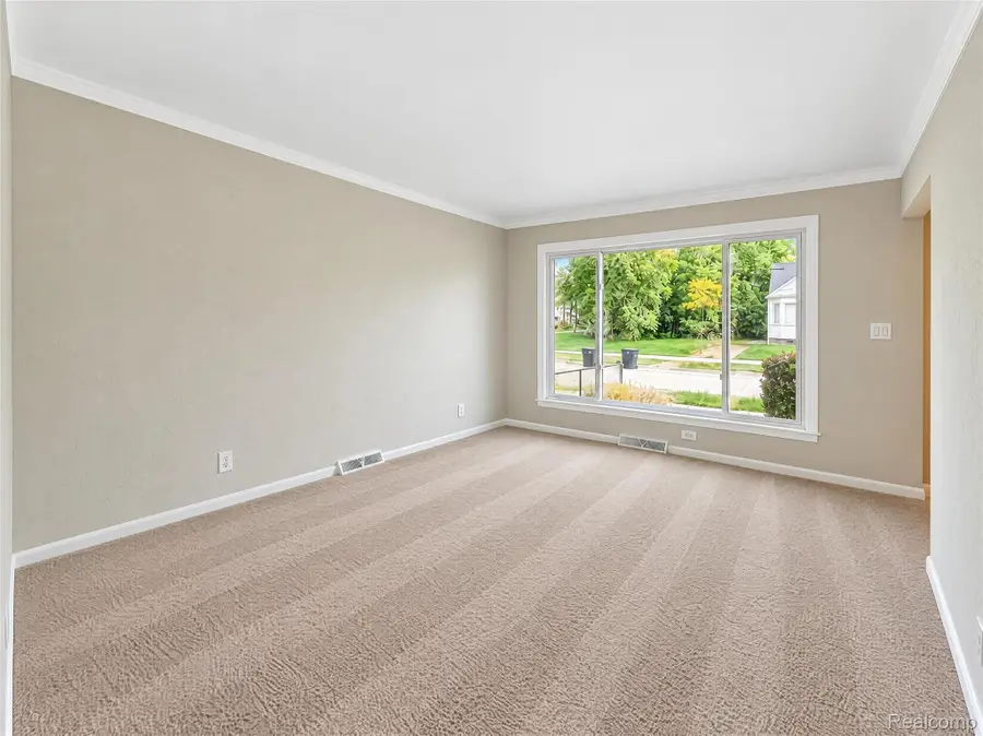 8865 Mettetal ST, Detroit, MI 48228 - #3