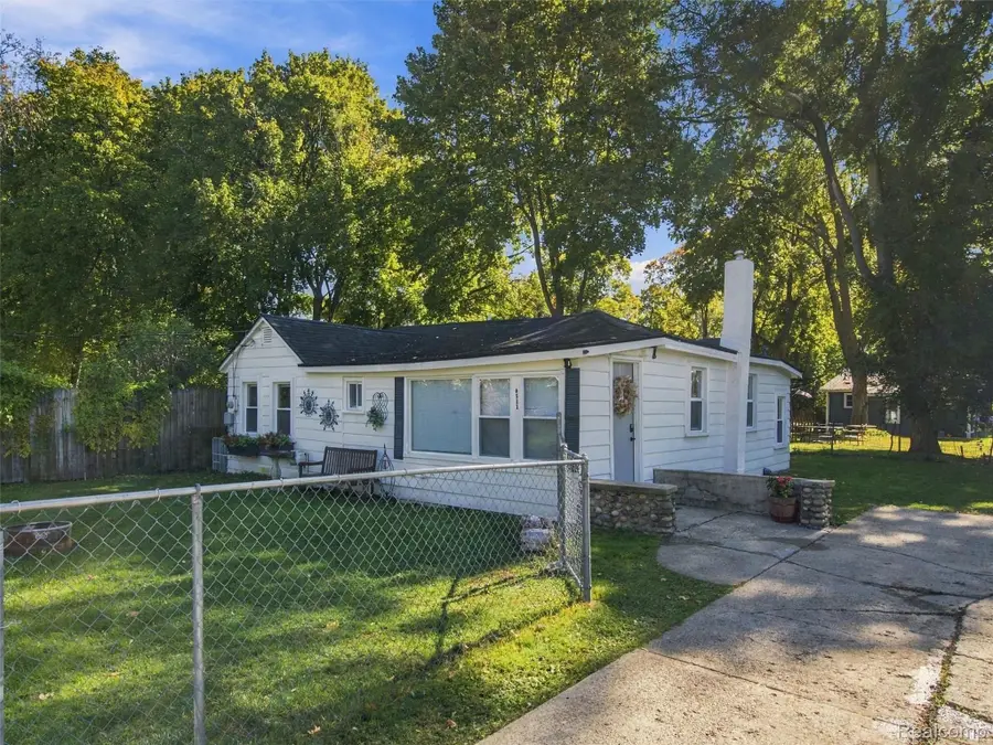 6511 Crest DR, Waterford, MI 48329 - #3