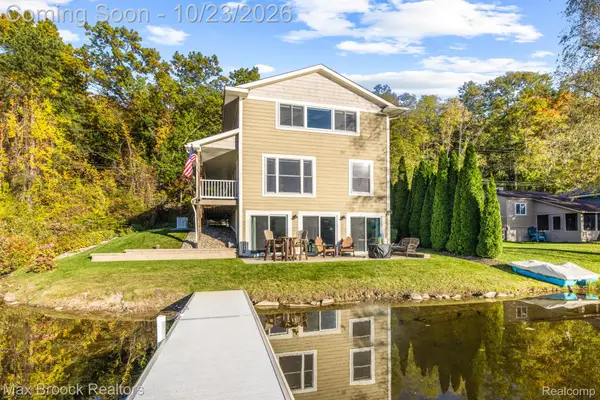 1023 Pearson DR, Milford, MI 48381