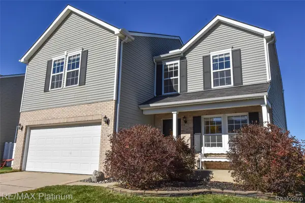8576 Manistee River DR, Fowlerville, MI 48836