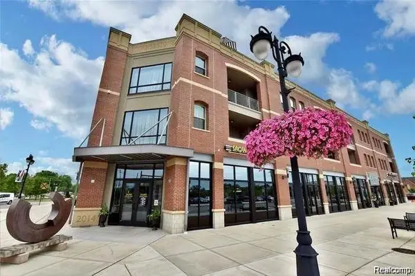 134 N Leroy ST  # 208, Fenton, MI 48430