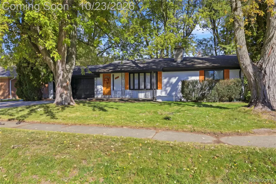 3626 Silver Sands DR, Waterford, MI 48329 - #2