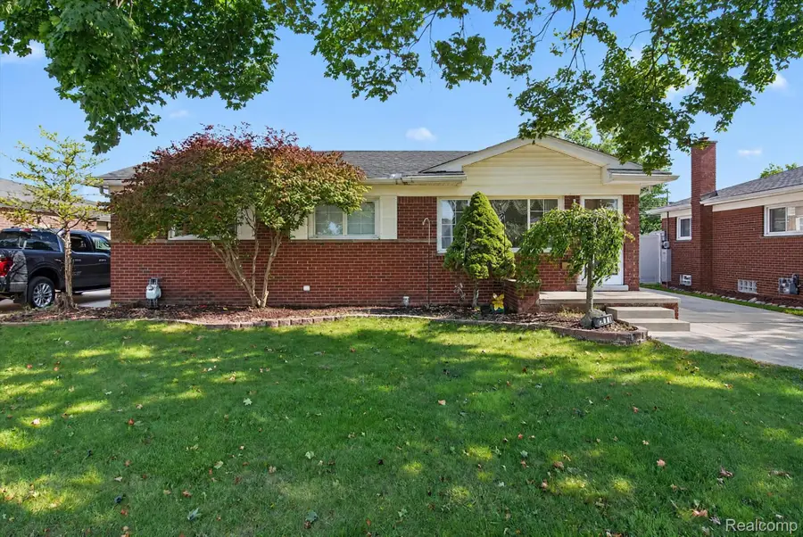 2977 Norwood DR, Trenton, MI 48183 - #3