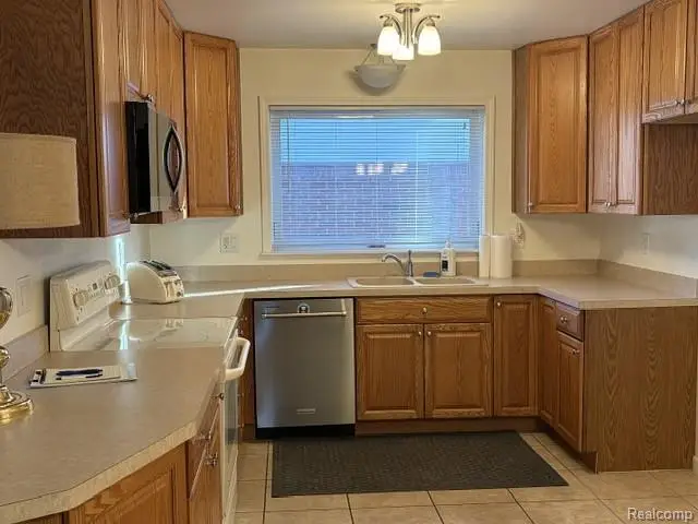 10845 Melbourne AVE, Allen Park, MI 48101 - #2