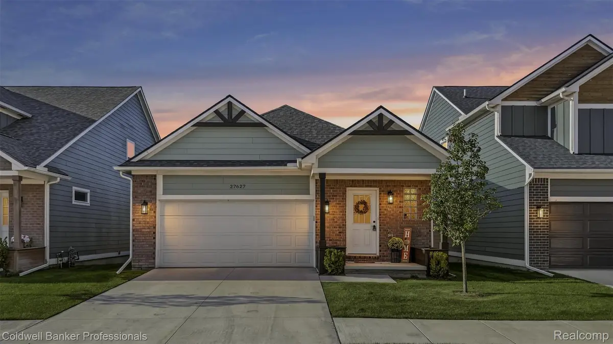 27627 Maryjane LN E, Chesterfield, MI 48047 - #1