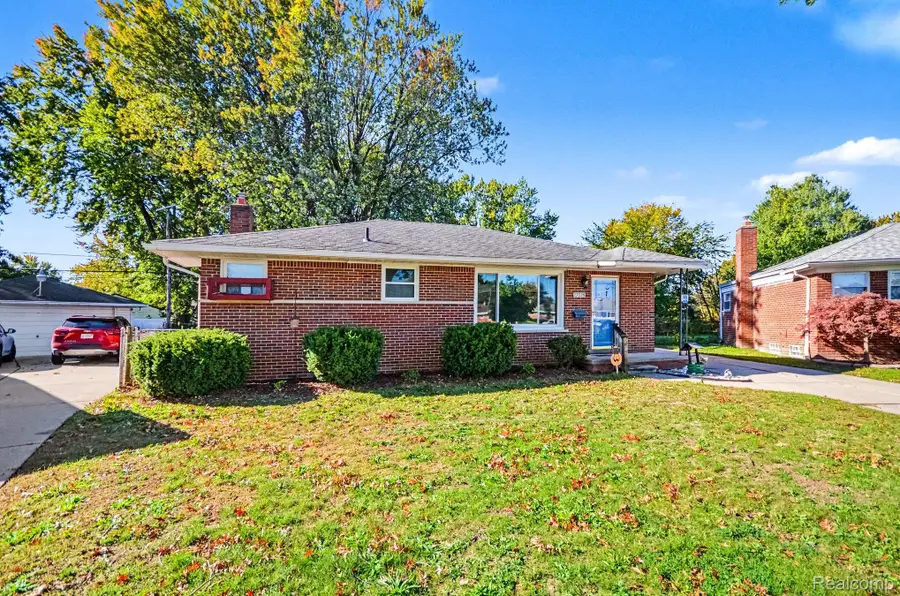 22228 Milgrom CT, Saint Clair Shores, MI 48081 - #2