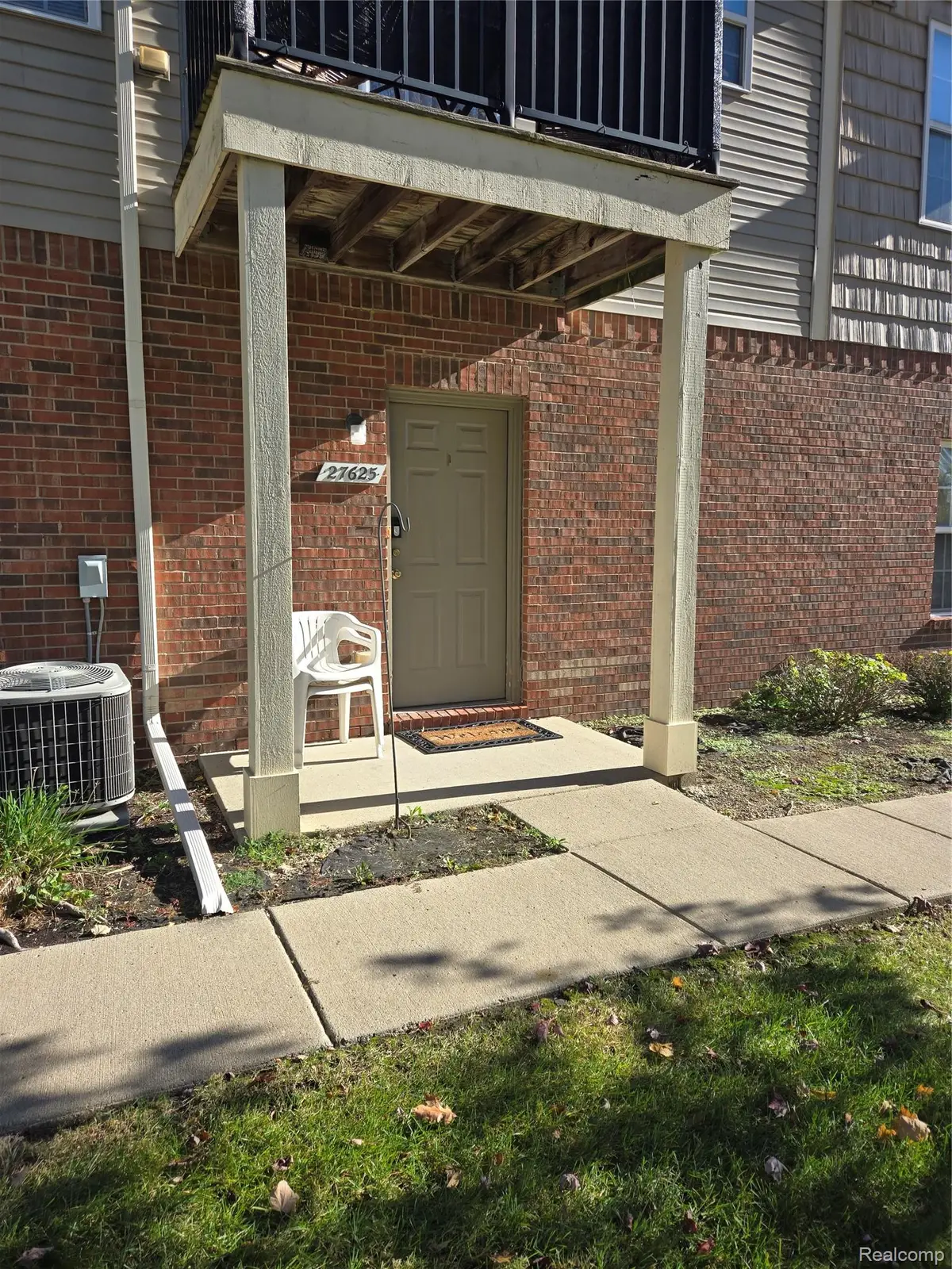 27625 Hidden Oaks DR, Brownstown, MI 48183 - #1