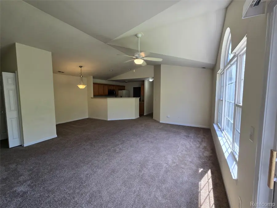 27625 Hidden Oaks DR, Brownstown, MI 48183 - #3