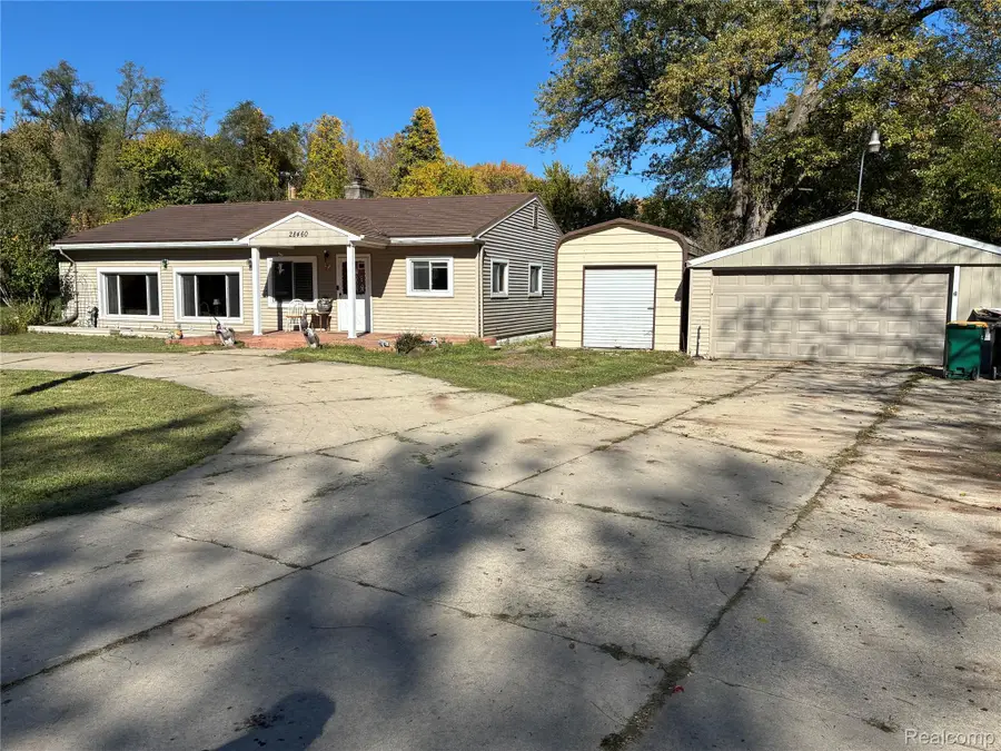 28460 Shiawassee RD, Farmington Hills, MI 48336 - #3