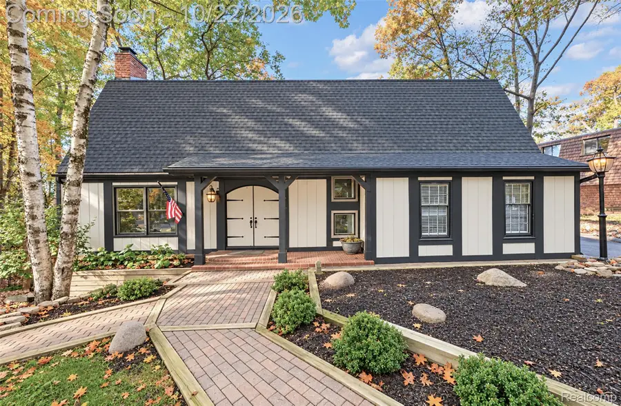 6885 Deerhill DR, Clarkston, MI 48346 - #2