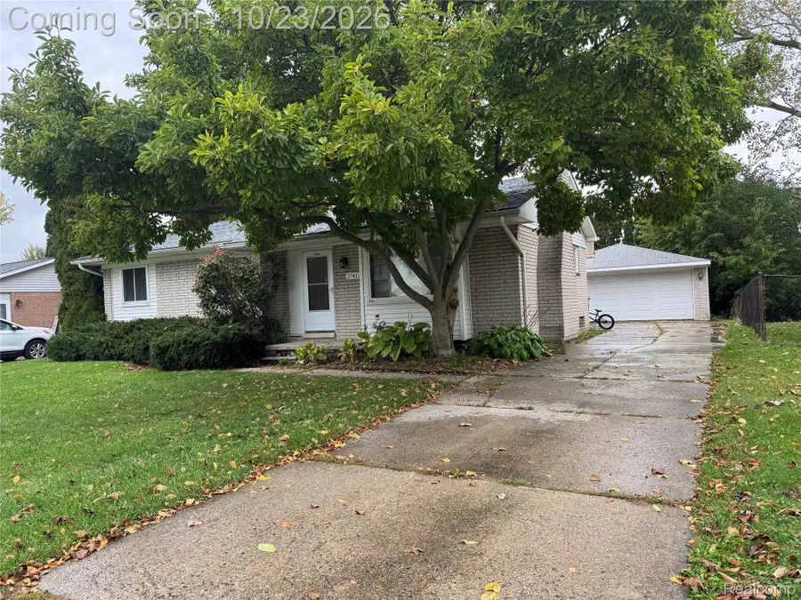 27412 Wyatt AVE, Brownstown, MI 48183 - #2
