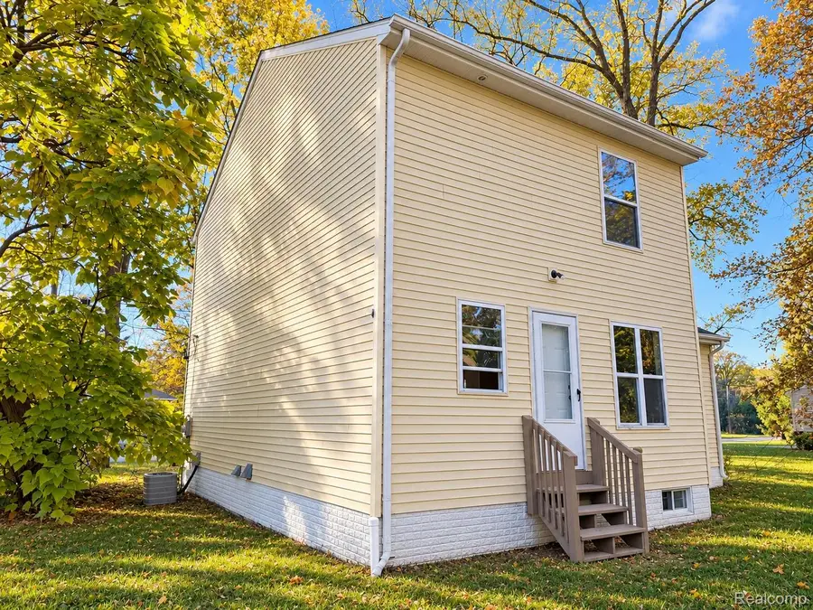 2484 Thornton AVE, Flint, MI 48504 - #3