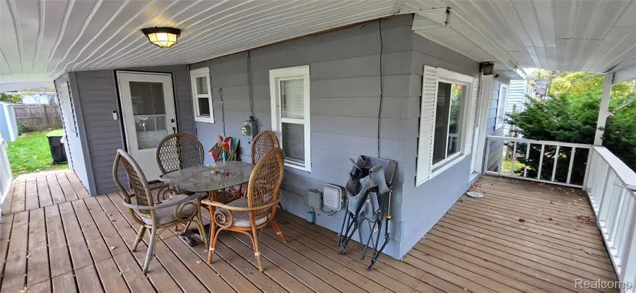 1029 W Boatfield AVE W, Flint, MI 48507 - #3