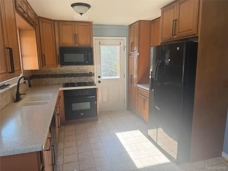 50436 Spruce DR, Chesterfield, MI 48047 - #2