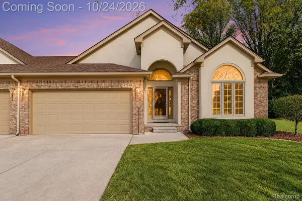 47230 Hunters Chase DR, Macomb, MI 48042