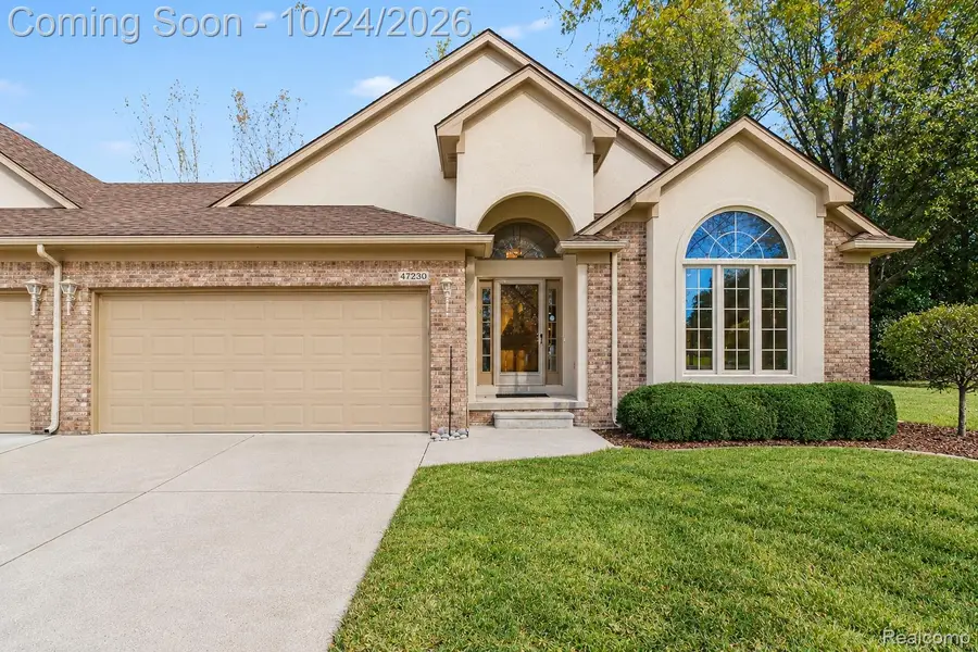 47230 Hunters Chase DR, Macomb, MI 48042 - #2