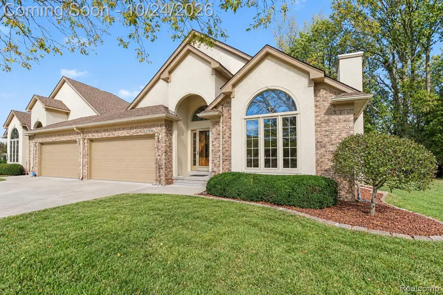 47230 Hunters Chase DR, Macomb, MI 48042 - #3
