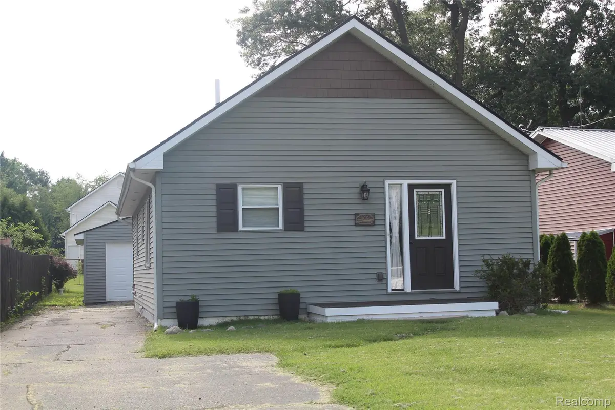 5735 Lake Grove DR, White Lake, MI 48383 - #1