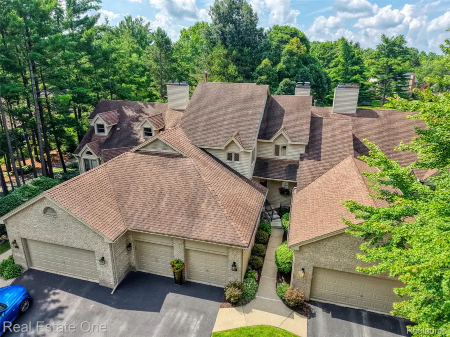 4884 Pine Eagles CT, Brighton, MI 48116 - #3