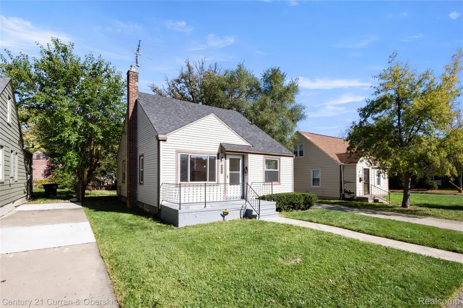 19757 Kingsville ST, Harper Woods, MI 48225 - #3