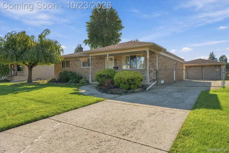 4906 Fairmont CT, Sterling Heights, MI 48310 - #2
