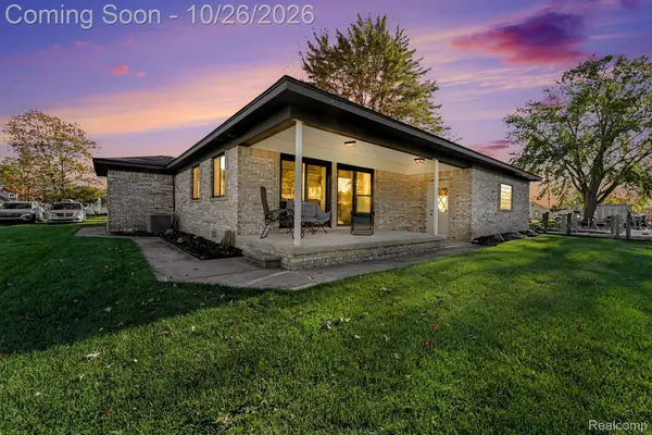 2037 W Park DR, Algonac, MI 48001