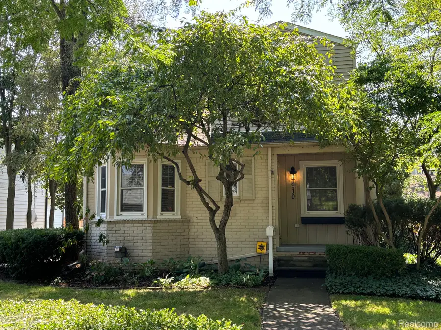 910 CHESTNUT ST, Birmingham, MI 48009 - #2