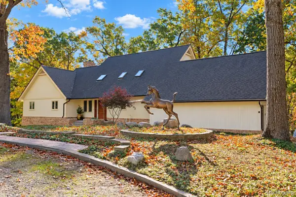 800 Carlson DR, Ortonville, MI 48462