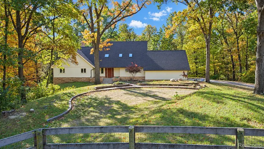 800 Carlson DR, Ortonville, MI 48462 - #2