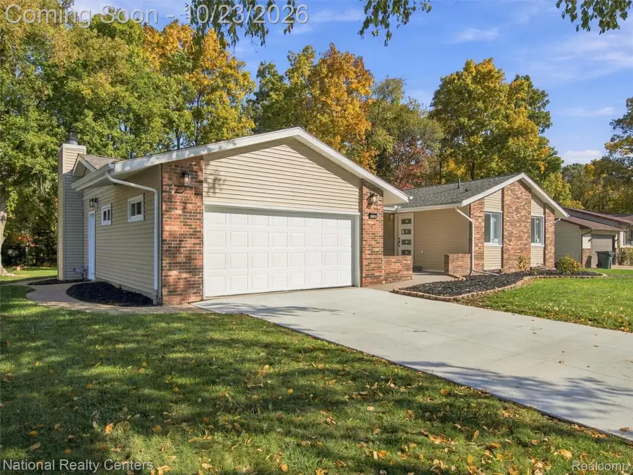 8651 Messmore RD, Shelby, MI 48317 - #3