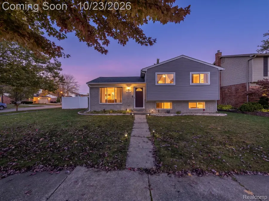 22490 Huntington CT, Woodhaven, MI 48183 - #2