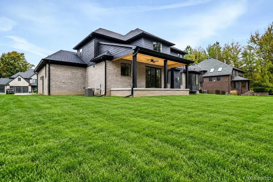 37898 Trillium PL, Harrison Township, MI 48045 - #2