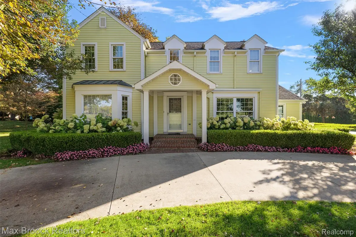 6131 Golfview DR, Bloomfield, MI 48301 - #1