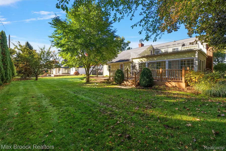 6131 Golfview DR, Bloomfield, MI 48301 - #2