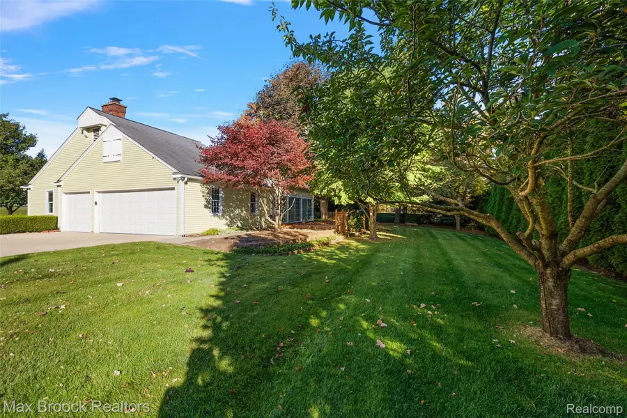 6131 Golfview DR, Bloomfield, MI 48301 - #3