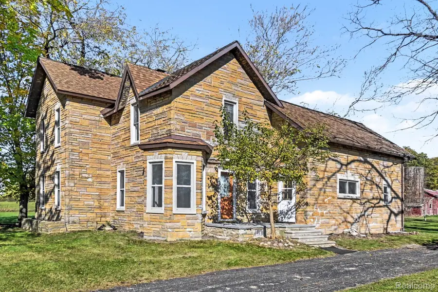 6136 Ormond RD, Davisburg, MI 48350 - #2