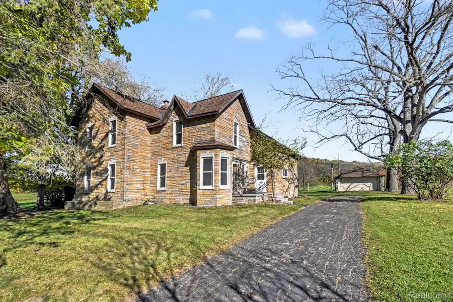 6136 Ormond RD, Davisburg, MI 48350 - #3