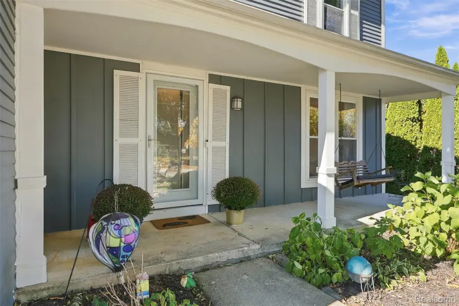 28211 Yorktown RD, Farmington Hills, MI 48331 - #3