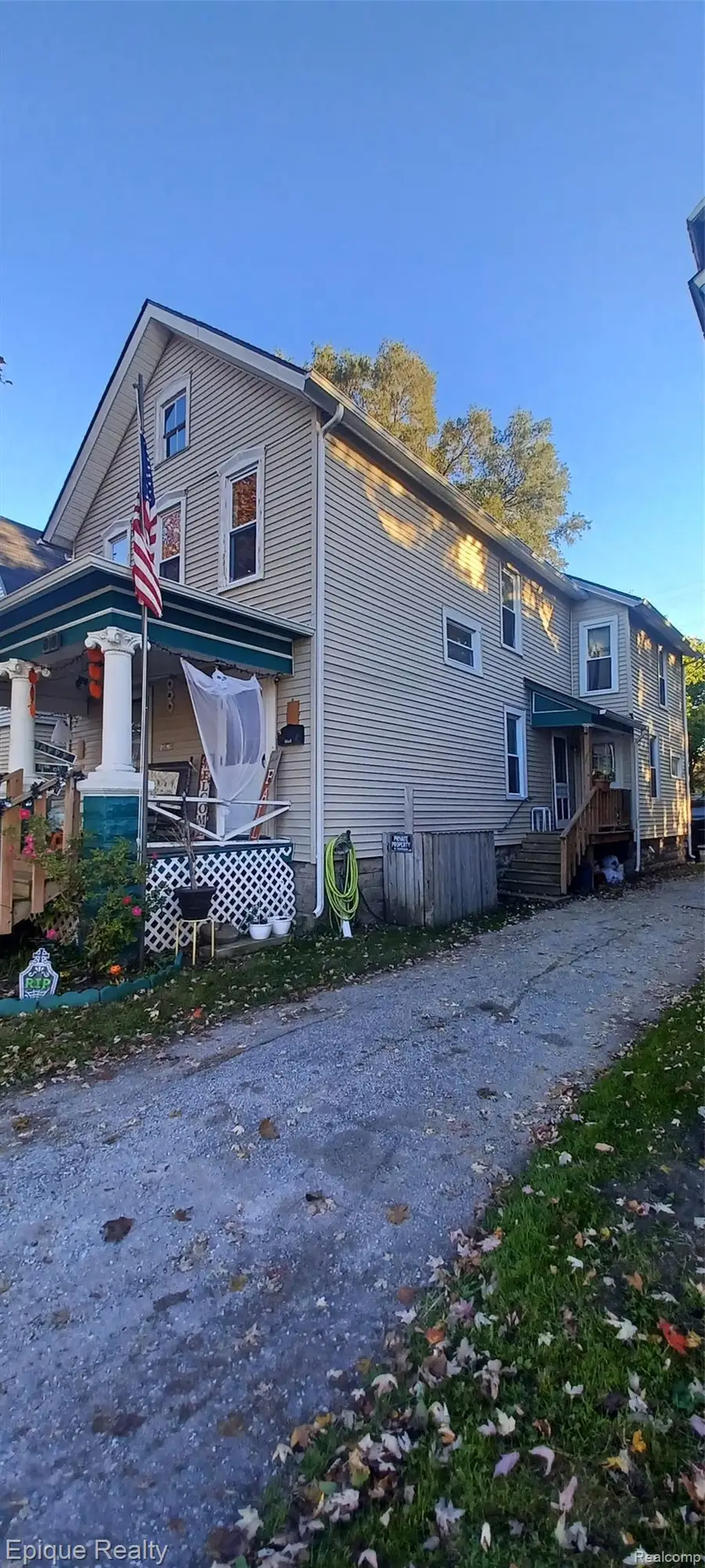 818 White ST, Port Huron, MI 48060 - #3