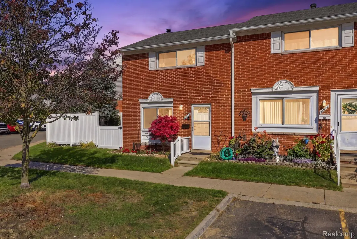 31916 Williamsburg ST, Saint Clair Shores, MI 48082 - #1