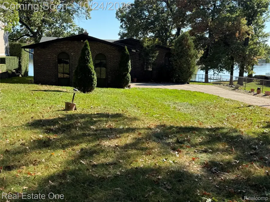 4161 Lakewood DR, Waterford, MI 48329 - #2