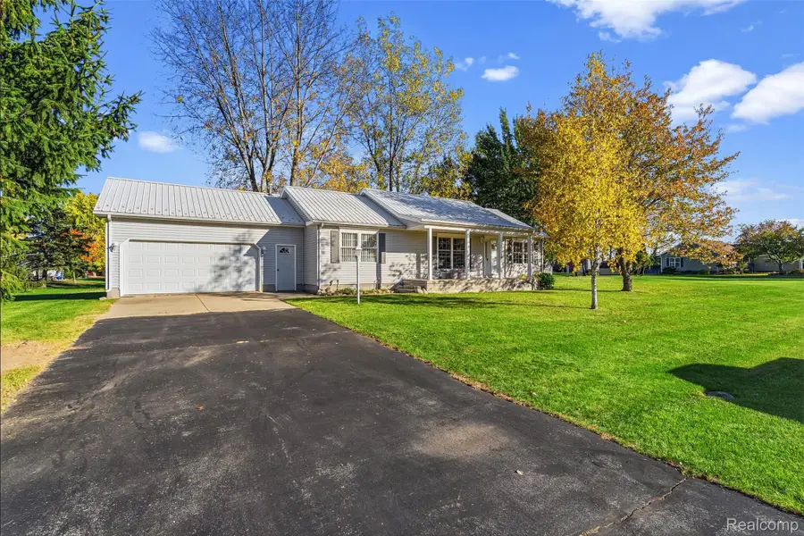 16567 Borton DR, Chesaning, MI 48616 - #2