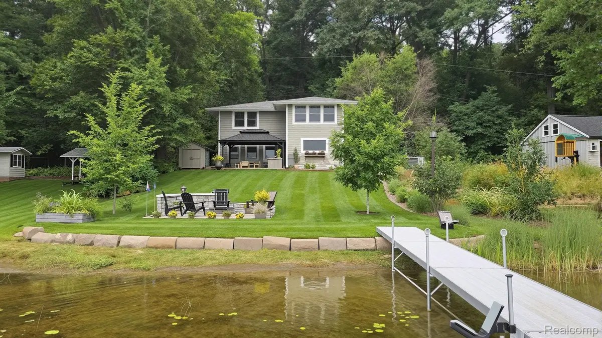 5616 Joslin Lake DR, Gregory, MI 48137 - #1